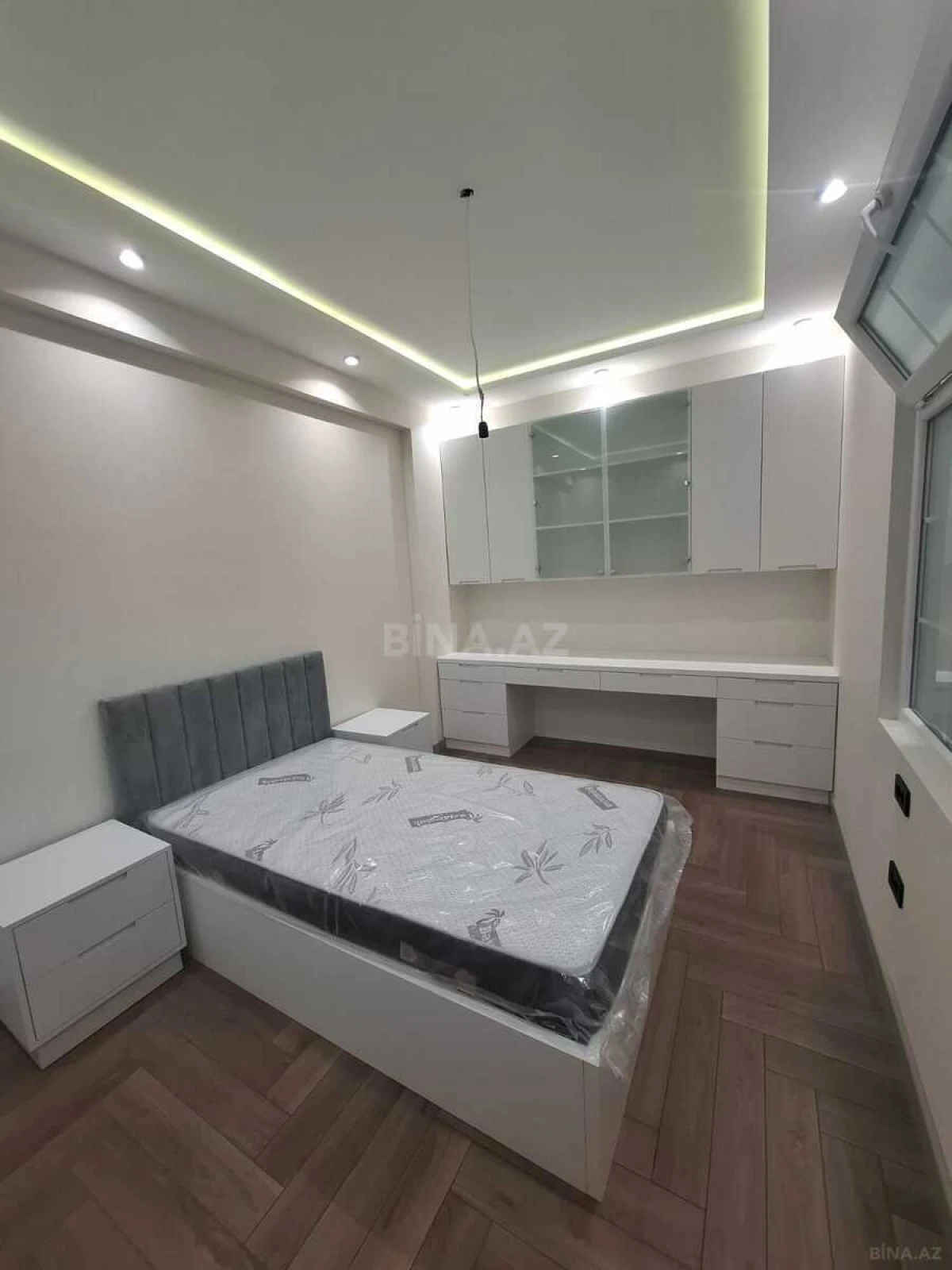 Satılır 4 otaqlı mənzil 145 m²