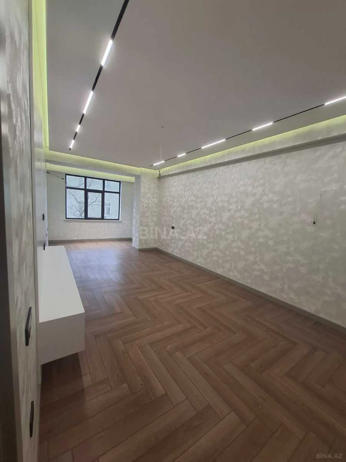 Satılır 4 otaqlı mənzil 145 m²