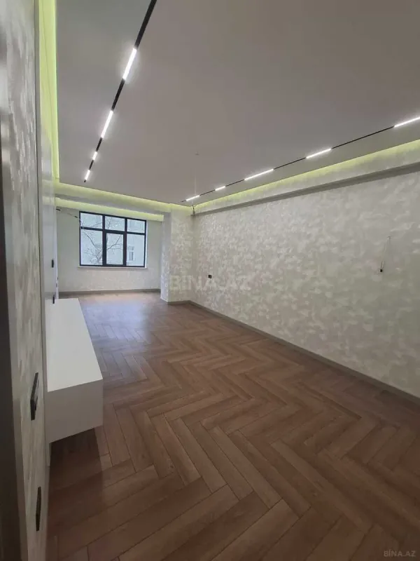 Satılır 4 otaqlı mənzil 145 m²