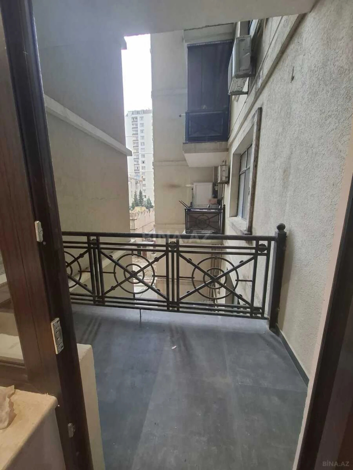 Satılır 4 otaqlı mənzil 145 m²