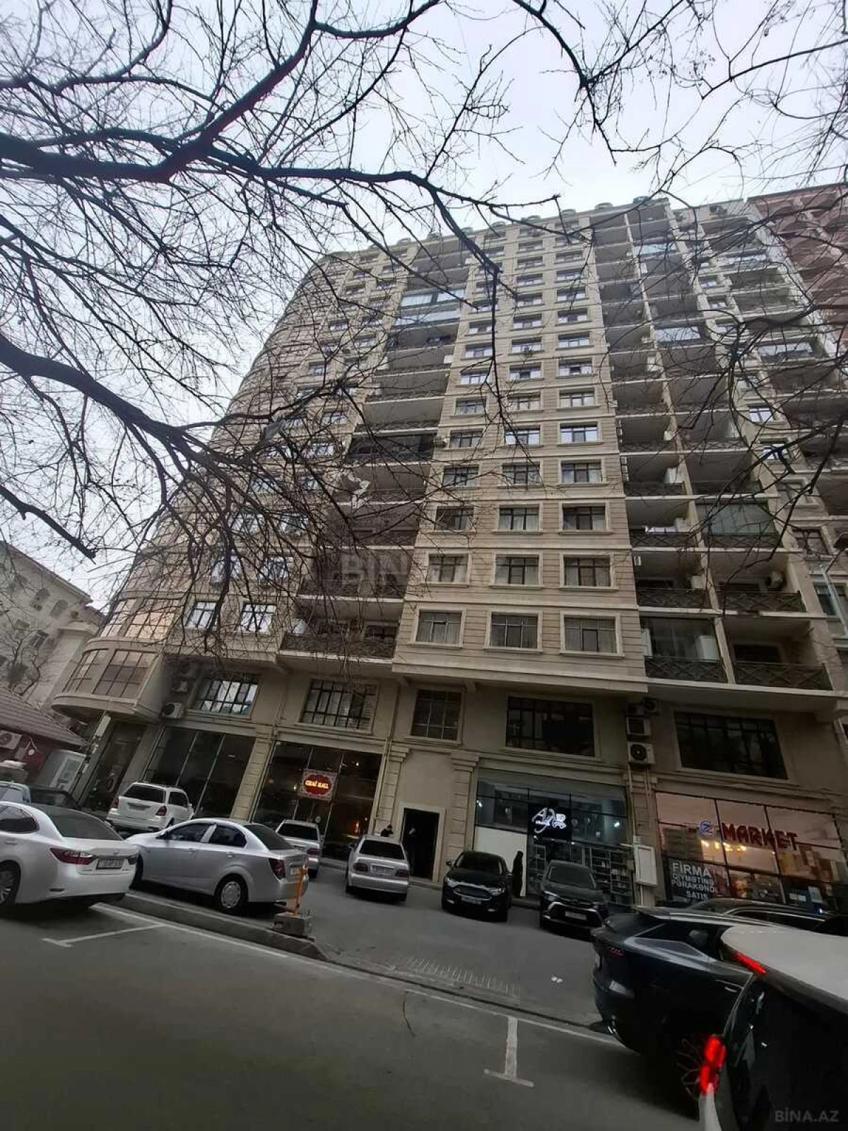 Satılır 4 otaqlı mənzil 145 m²