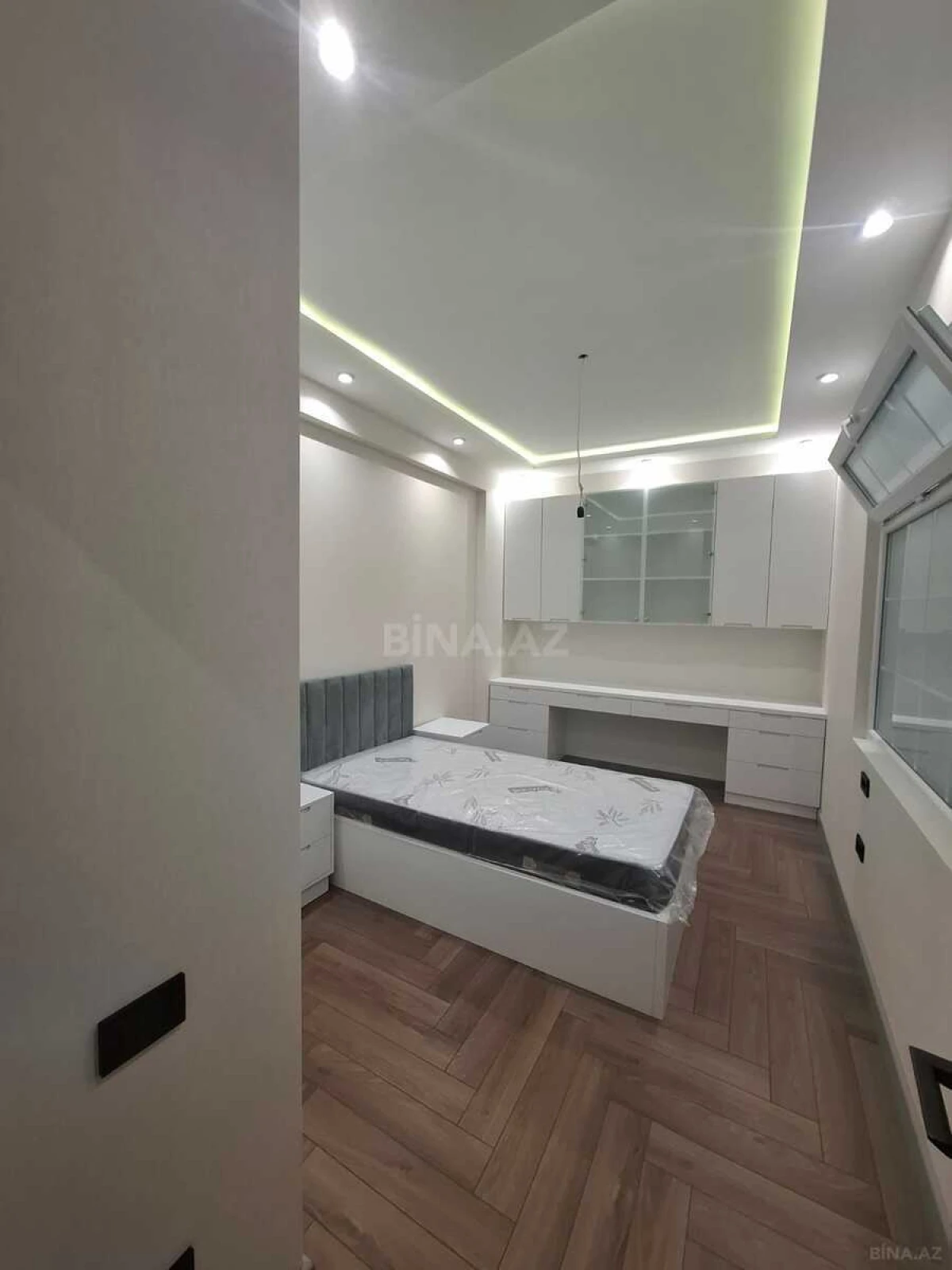 Satılır 4 otaqlı mənzil 145 m²