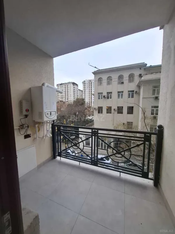 Satılır 4 otaqlı mənzil 145 m²