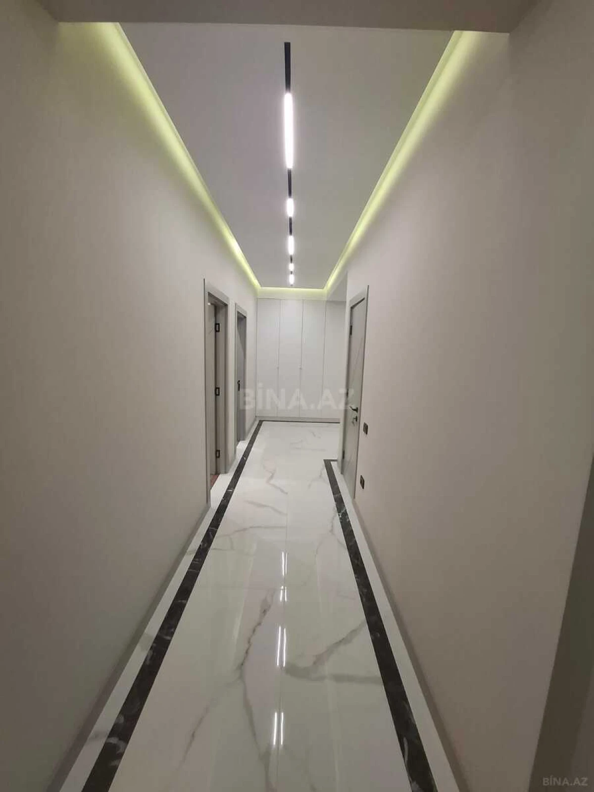 Satılır 4 otaqlı mənzil 145 m²