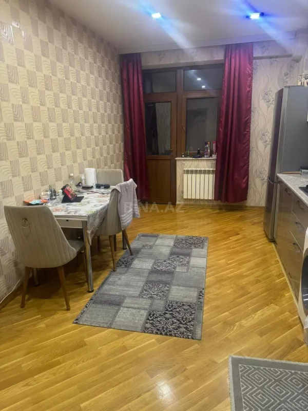 Satılır 3 otaqlı mənzil 92 m²