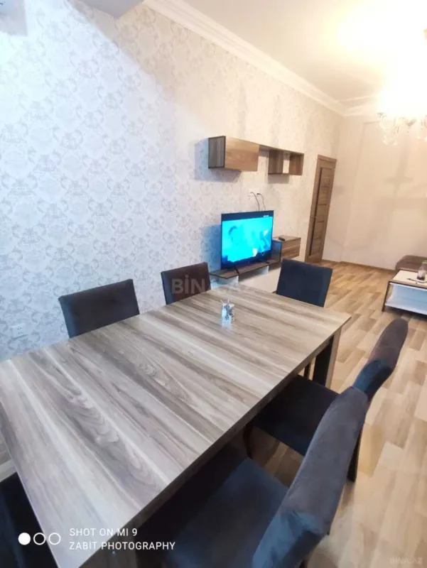 Kirayə verilir 2 otaqlı mənzil 80 m²