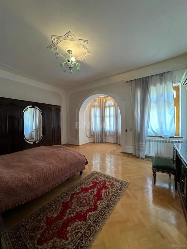 Satılır 6 otaqlı həyət evi 270 m²