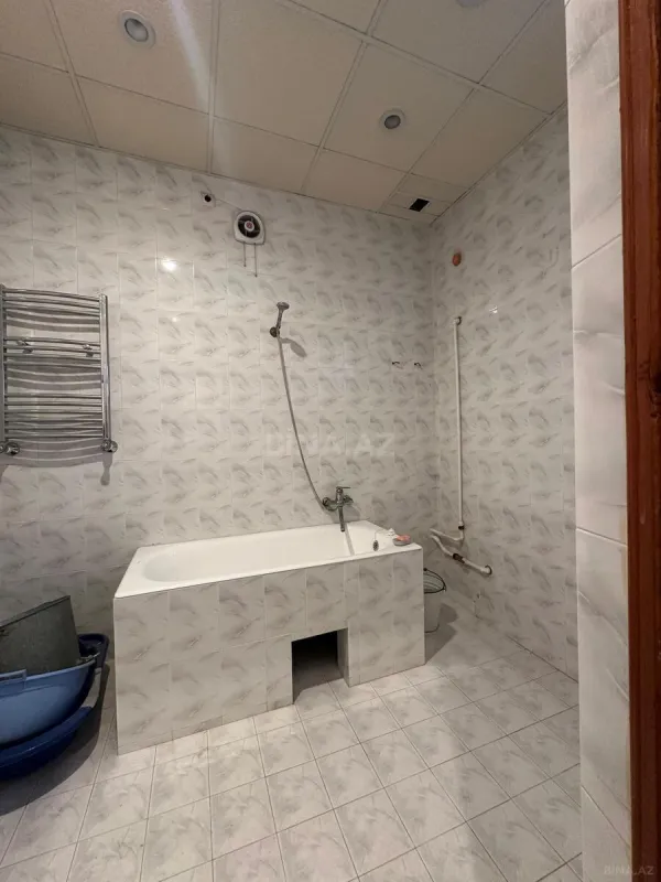 Satılır 6 otaqlı həyət evi 270 m²