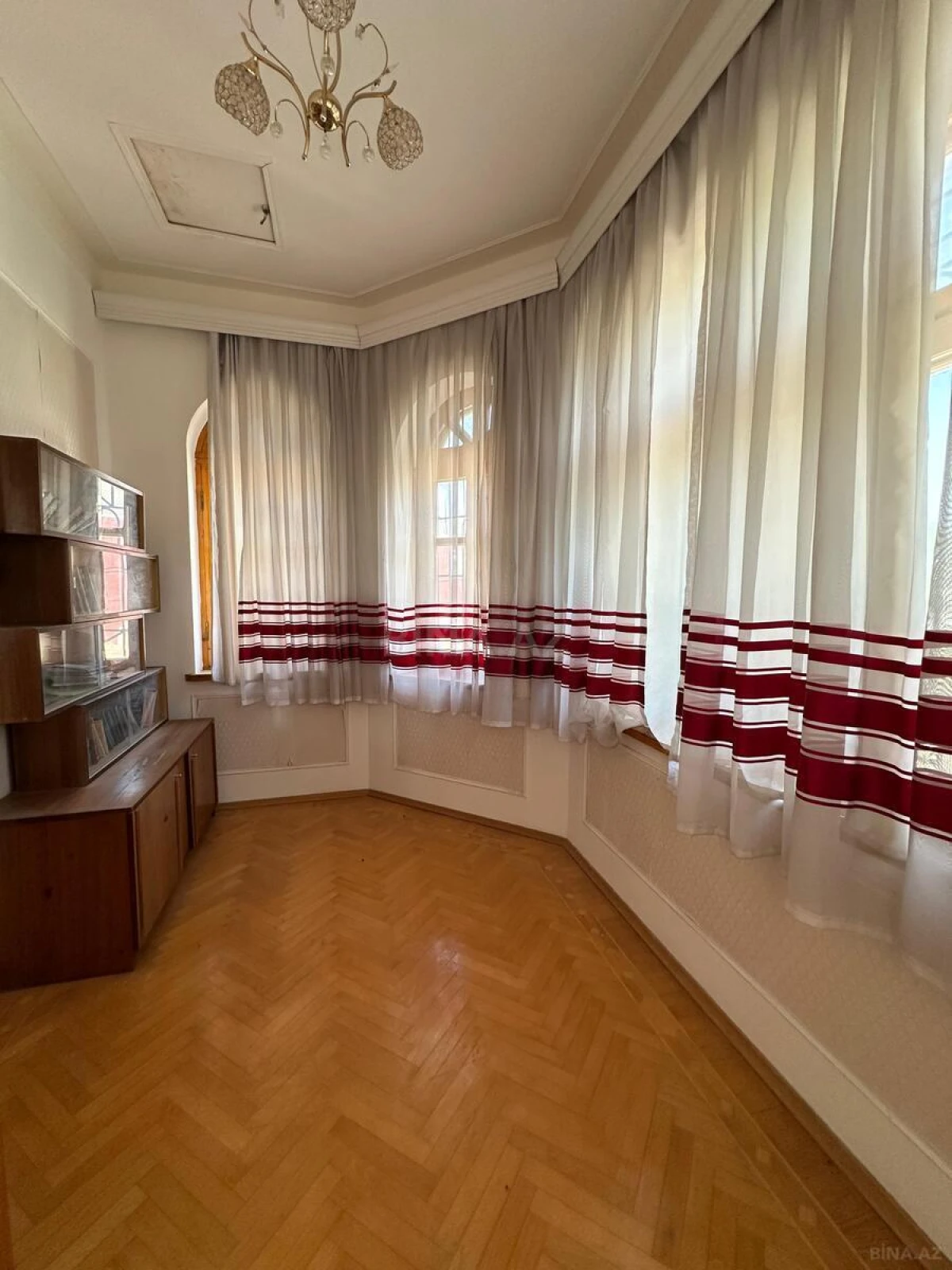 Satılır 6 otaqlı həyət evi 270 m²