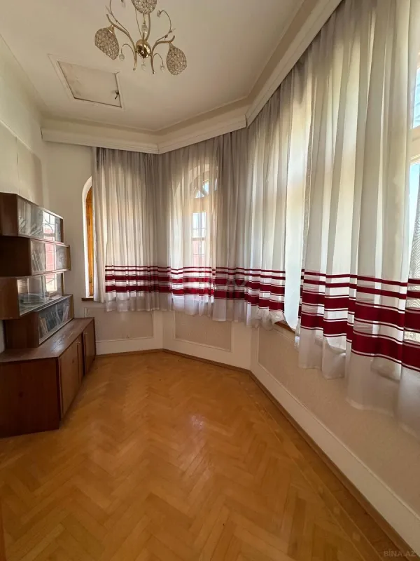 Satılır 6 otaqlı həyət evi 270 m²