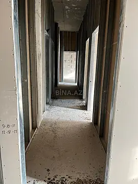 Satılır 4 otaqlı mənzil 135.7 m²