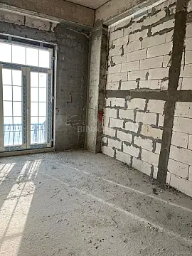 Satılır 4 otaqlı mənzil 135.7 m²