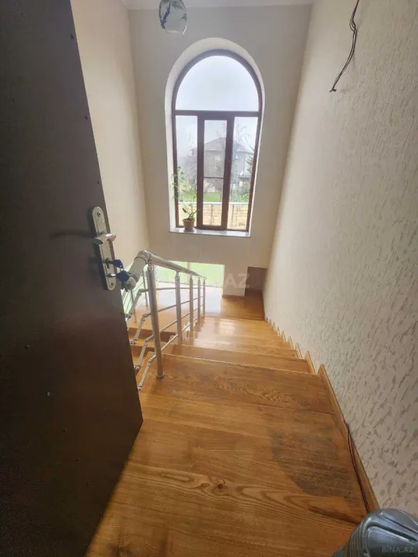 Satılır 5 otaqlı həyət evi 270 m²