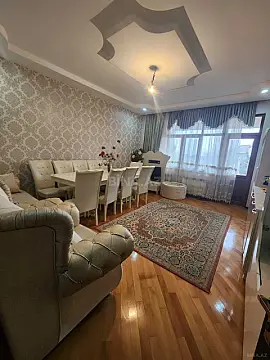 Satılır 5 otaqlı həyət evi 270 m²