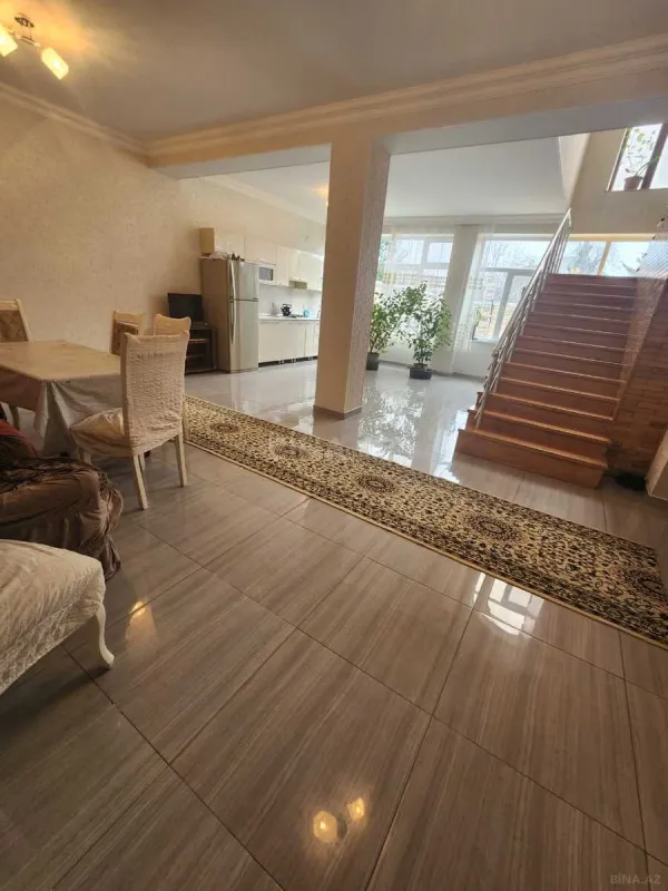Satılır 5 otaqlı həyət evi 270 m²