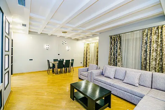 Satılır 3 otaqlı mənzil 160 m²