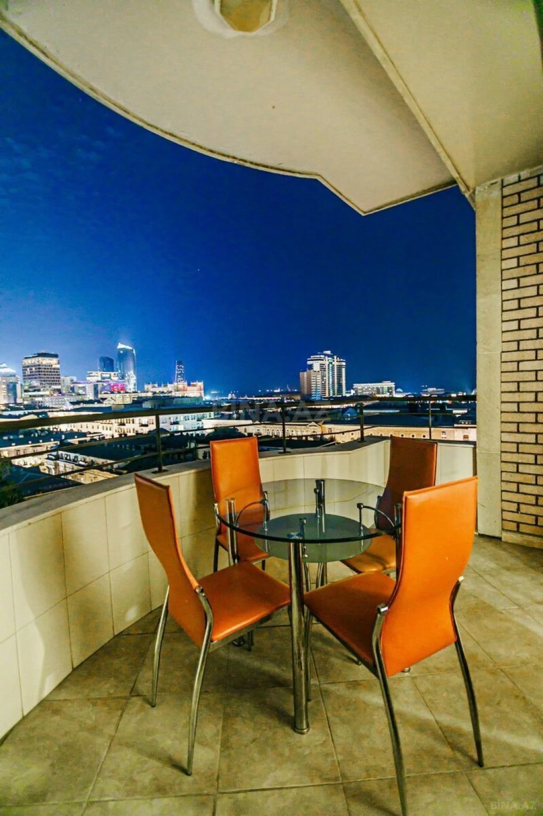 Satılır 3 otaqlı mənzil 160 m²