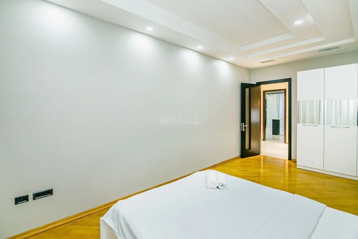 Satılır 3 otaqlı mənzil 160 m²