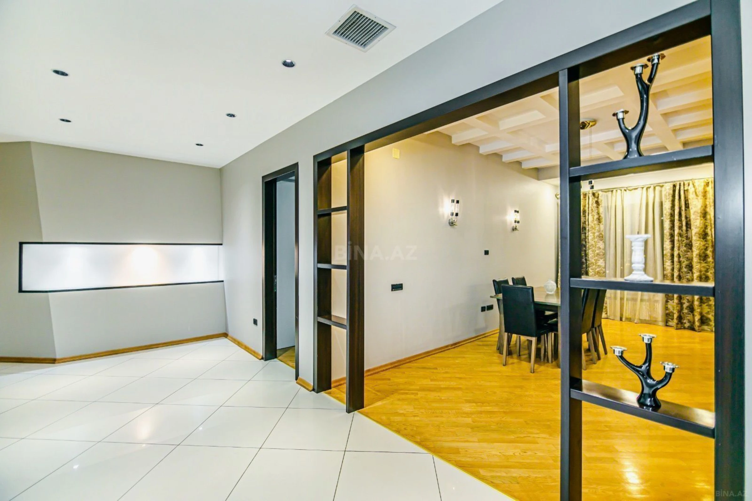 Satılır 3 otaqlı mənzil 160 m²