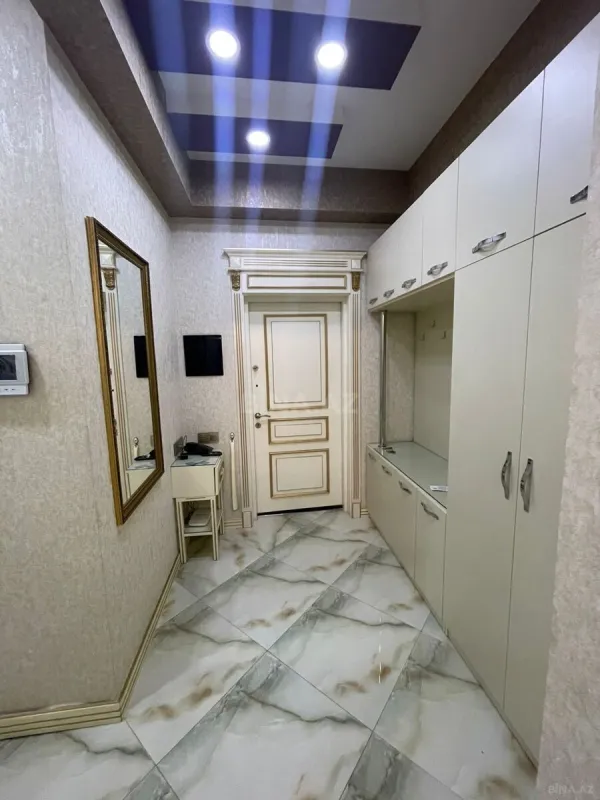 Kirayə verilir 2 otaqlı mənzil 70 m²