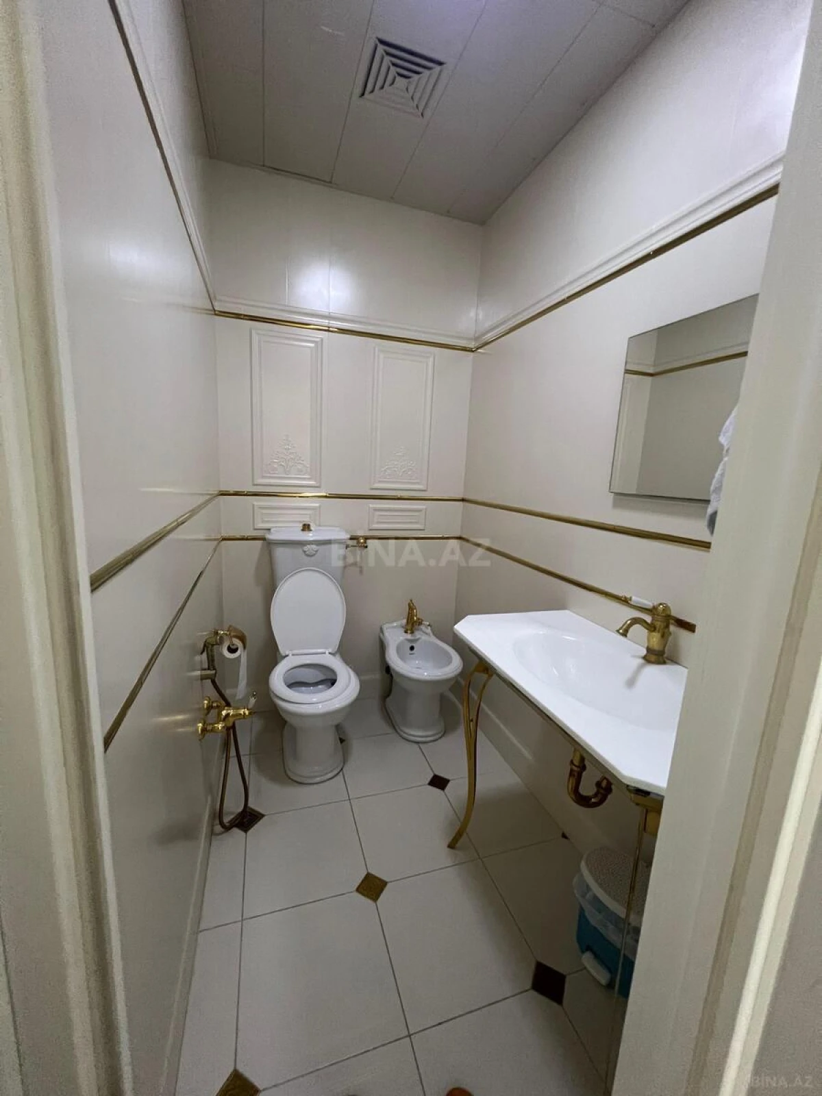 Kirayə verilir 3 otaqlı mənzil 170 m²