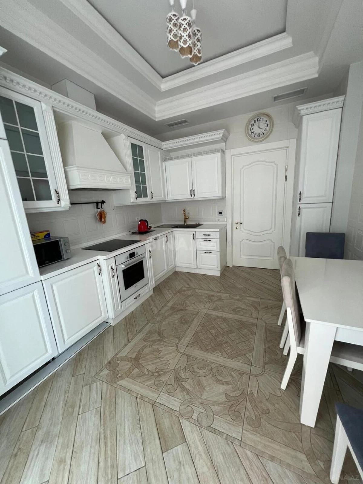 Kirayə verilir 3 otaqlı mənzil 170 m²