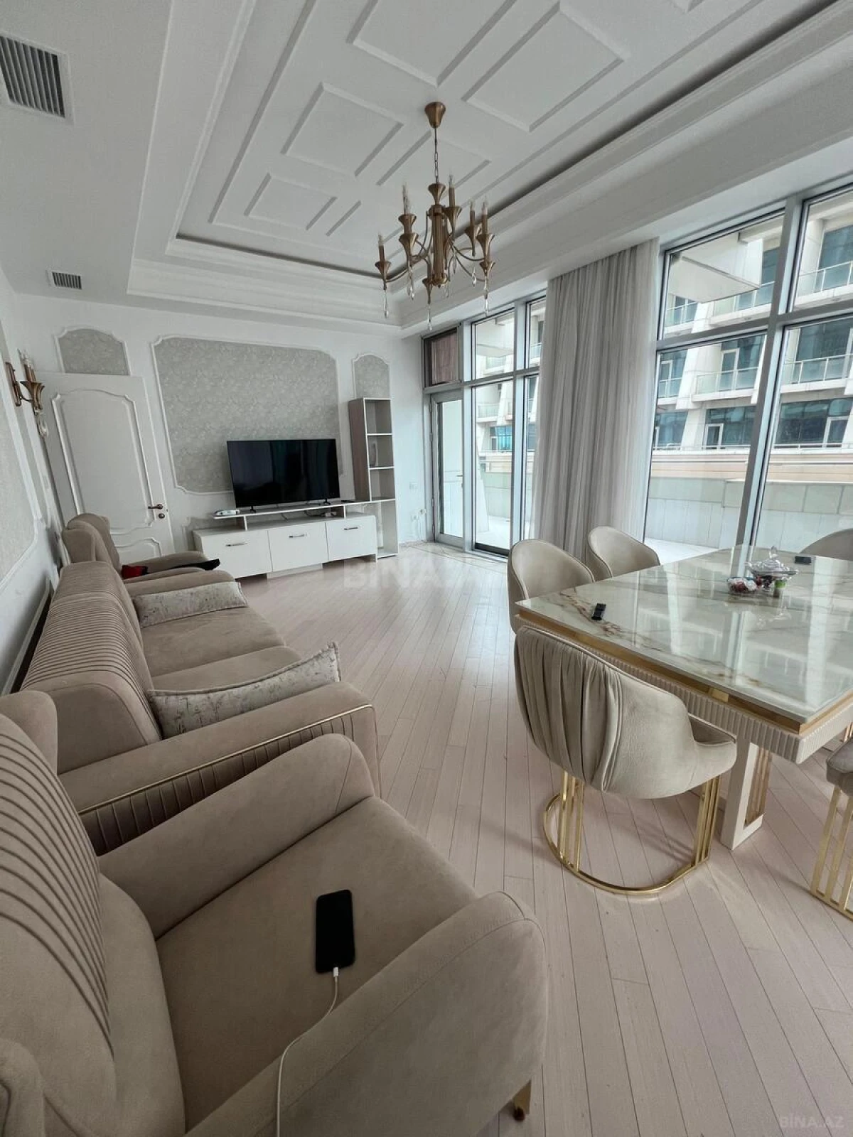 Kirayə verilir 3 otaqlı mənzil 170 m²