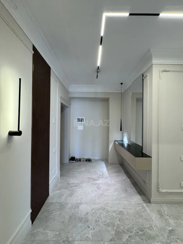 Satılır 3 otaqlı mənzil 127.5 m²