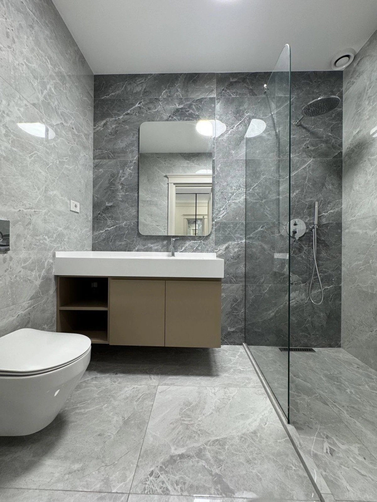 Satılır 3 otaqlı mənzil 127.5 m²