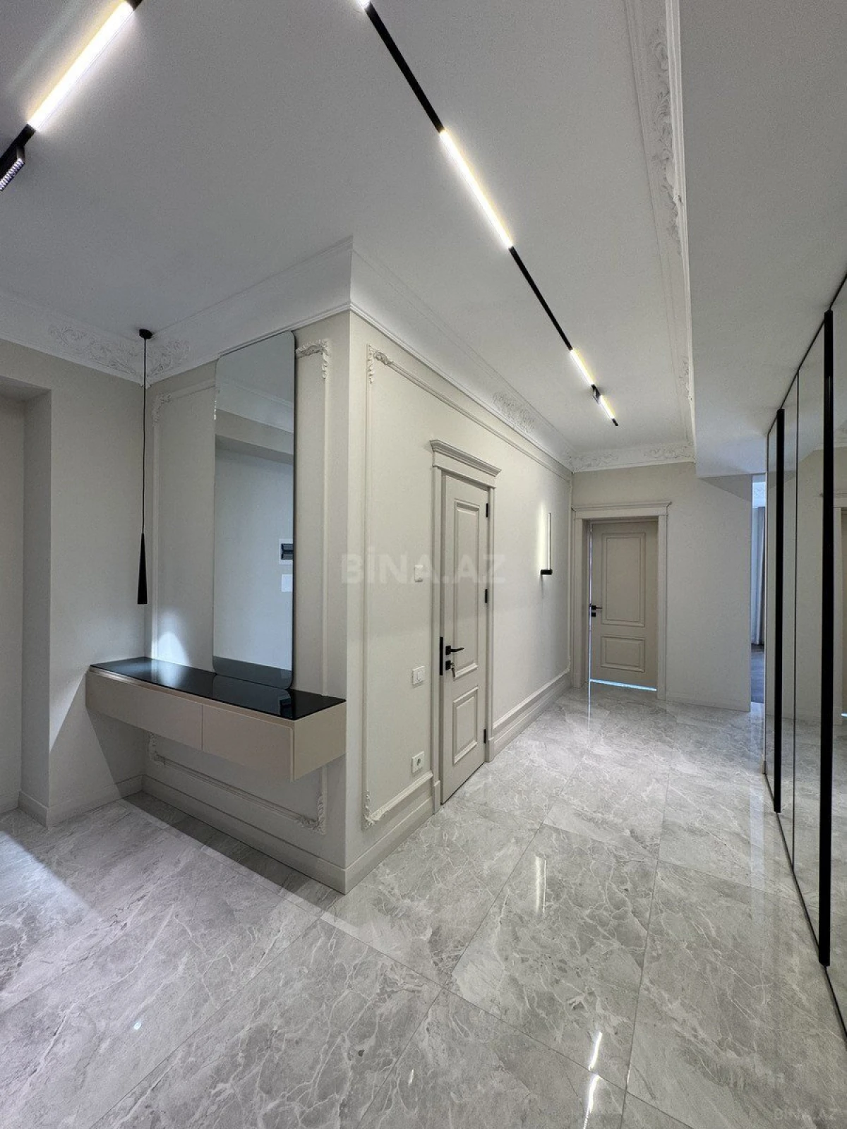 Satılır 3 otaqlı mənzil 127.5 m²