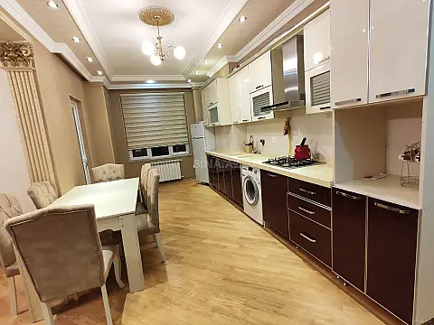Kirayə verilir 3 otaqlı mənzil 120 m²