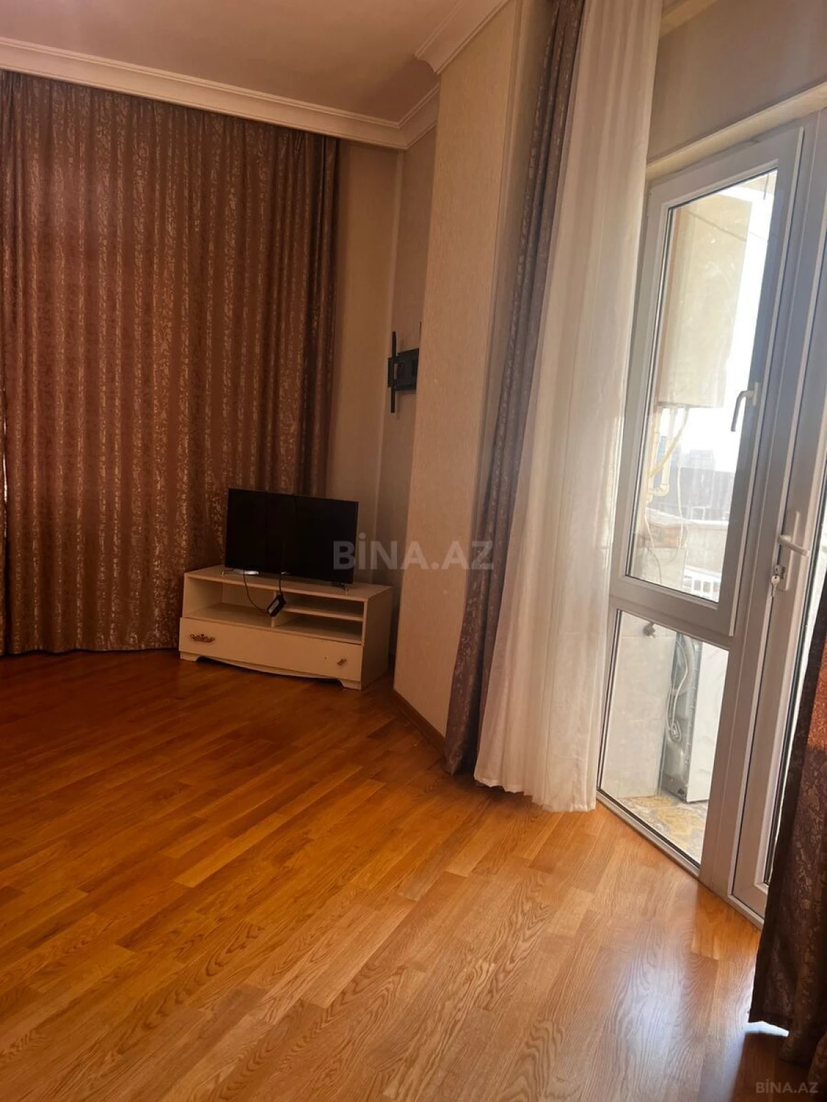 Kirayə verilir 3 otaqlı mənzil 120 m²