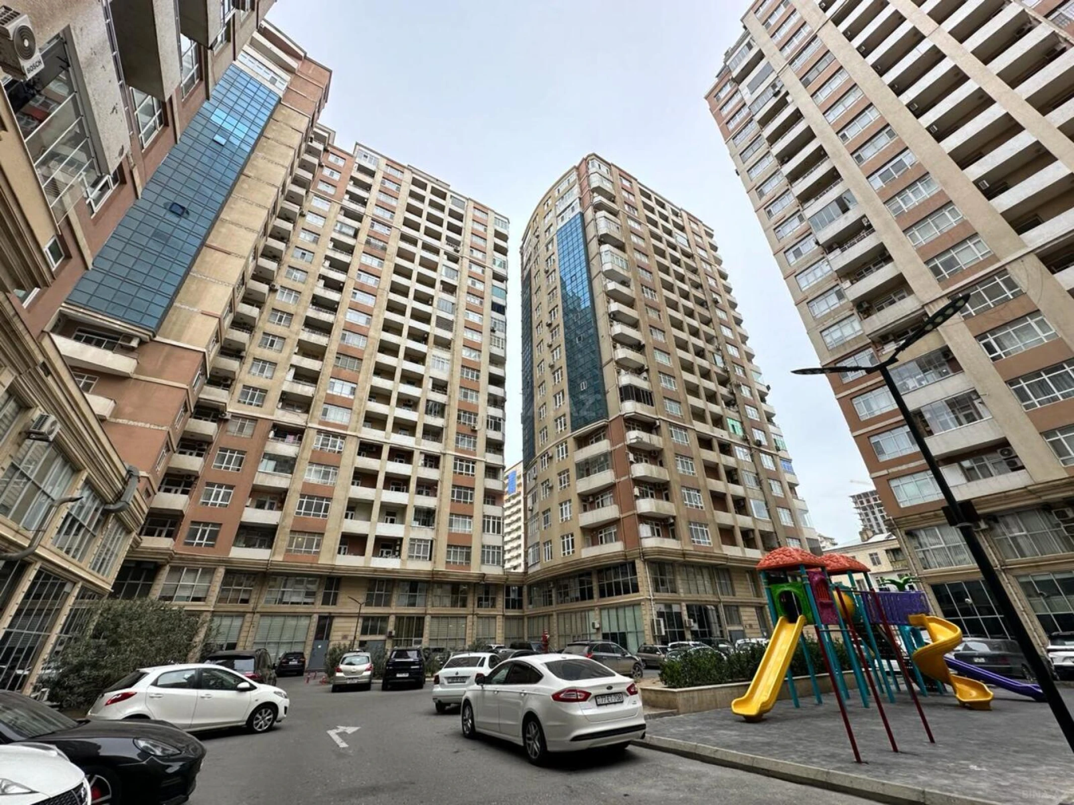 Satılır 3 otaqlı mənzil 90 m²