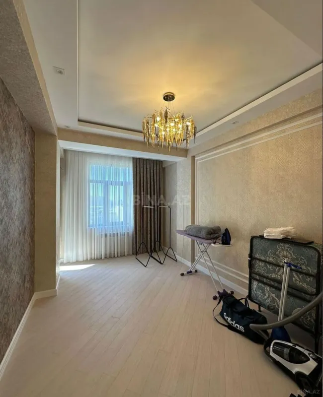 Satılır 3 otaqlı mənzil 105 m²