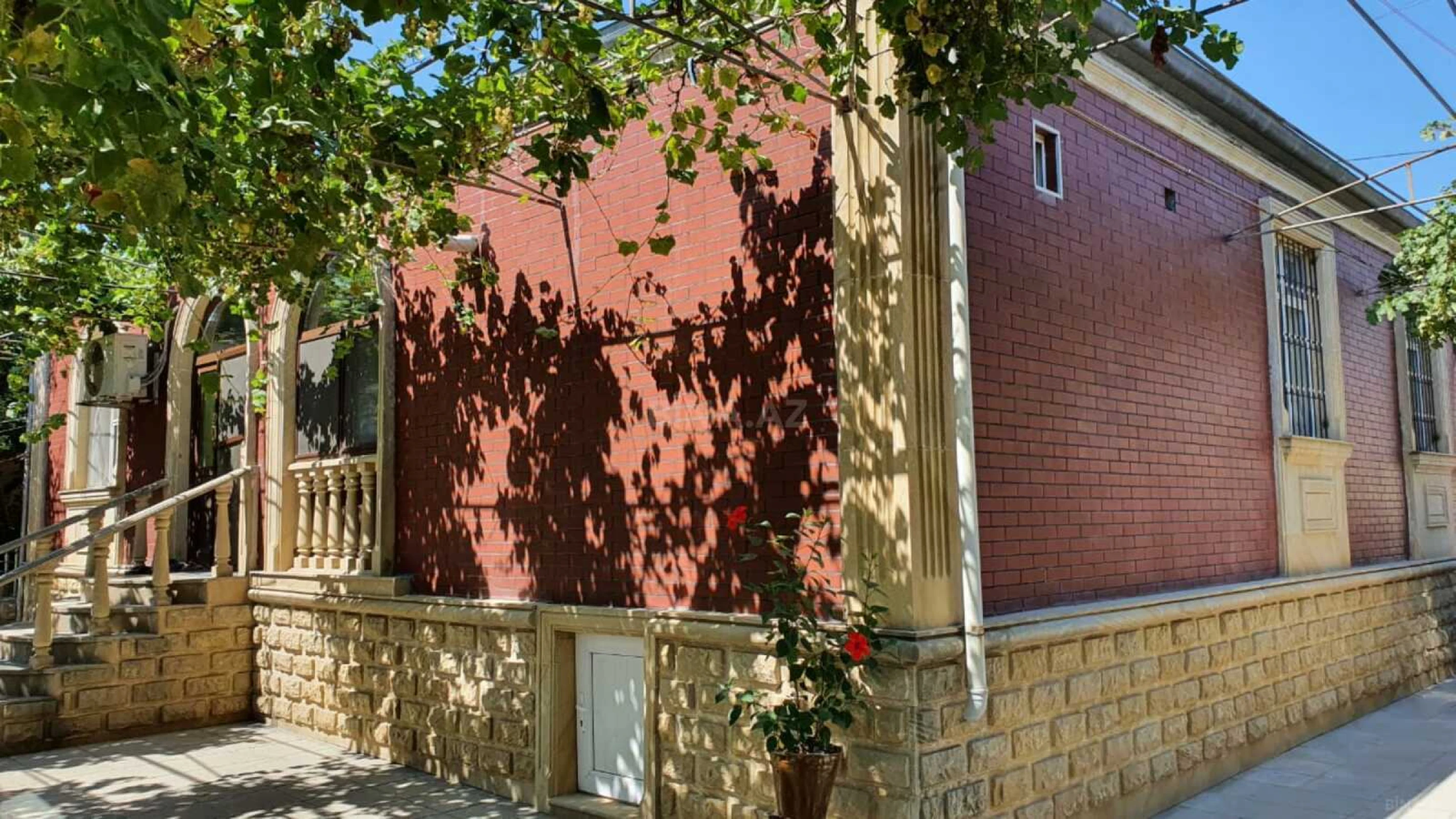 Satılır 4 otaqlı həyət evi 132 m²