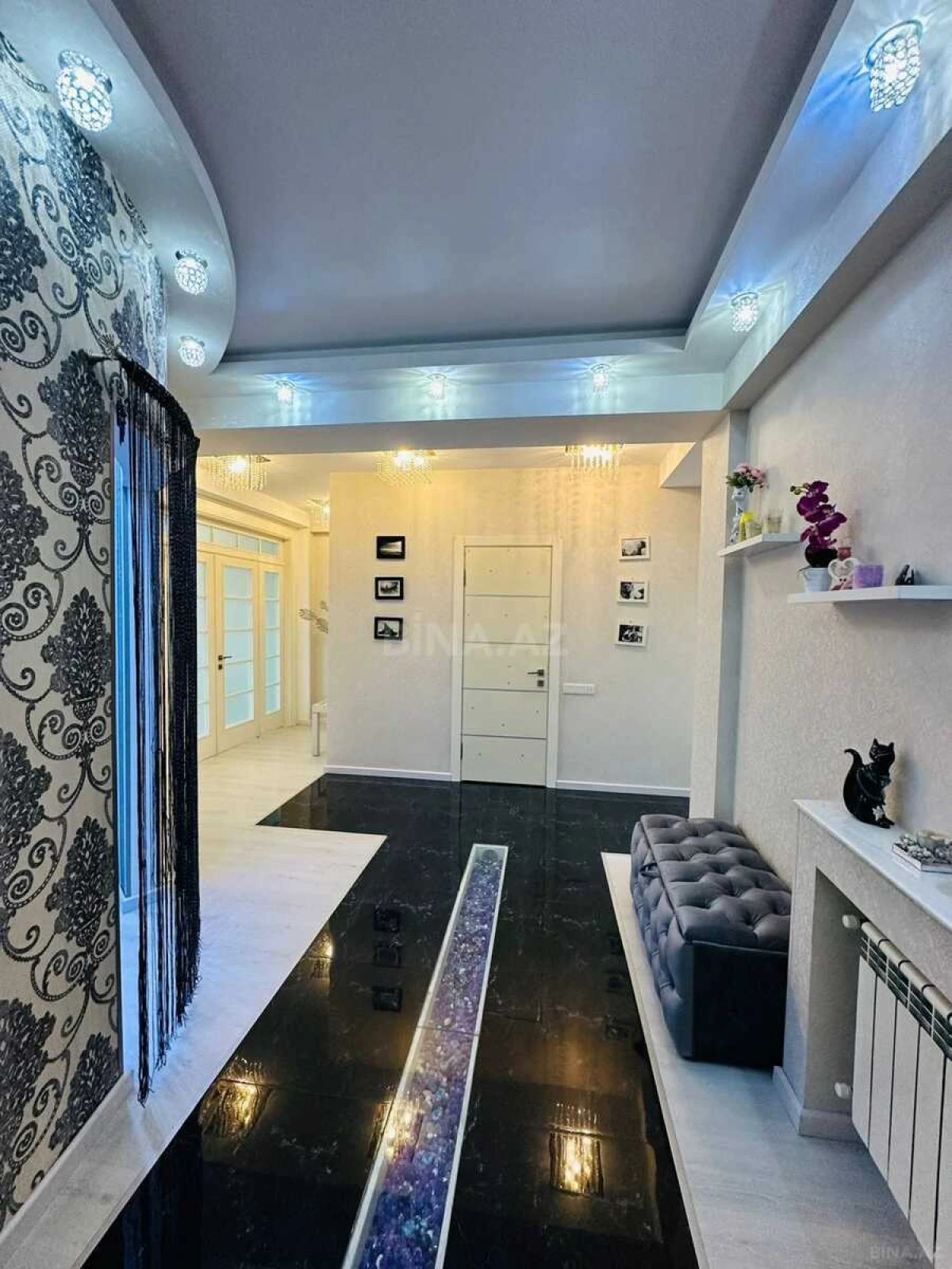 Satılır 2 otaqlı mənzil 105 m²