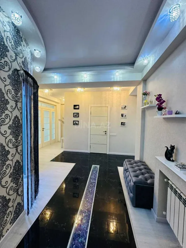 Satılır 2 otaqlı mənzil 105 m²