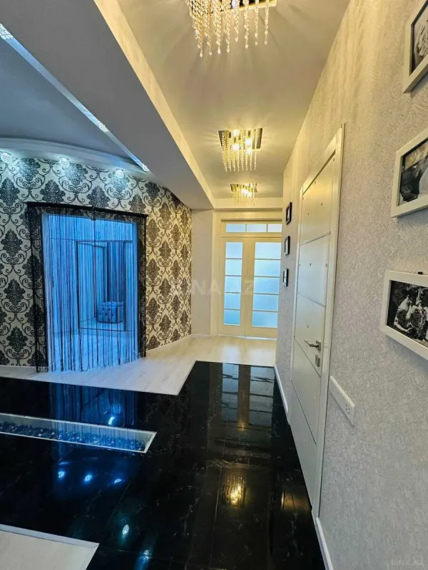 Satılır 2 otaqlı mənzil 105 m²