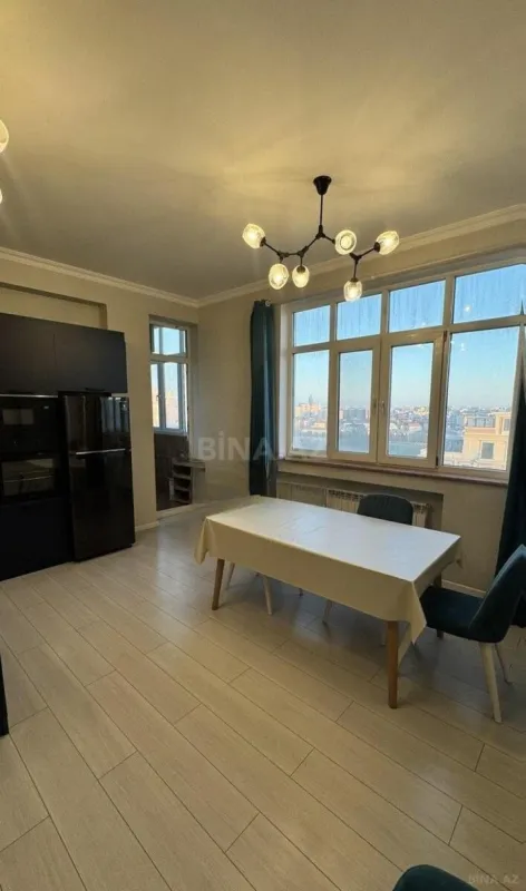Kirayə verilir 3 otaqlı mənzil 135 m²