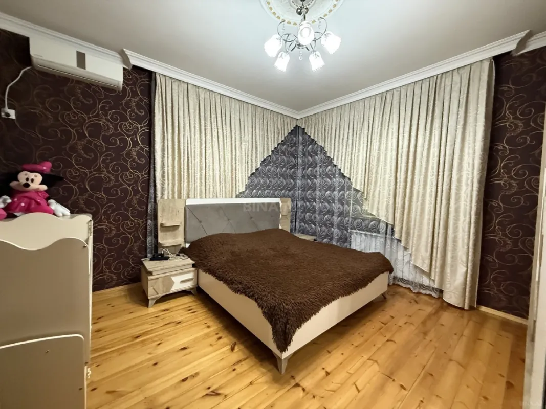 Satılır 6 otaqlı həyət evi 250 m²