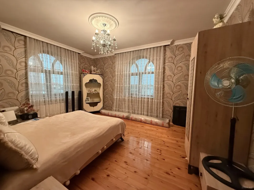 Satılır 6 otaqlı həyət evi 250 m²