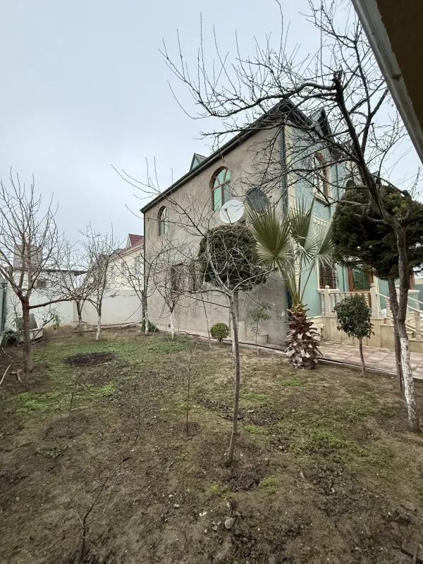 Satılır 6 otaqlı həyət evi 250 m²