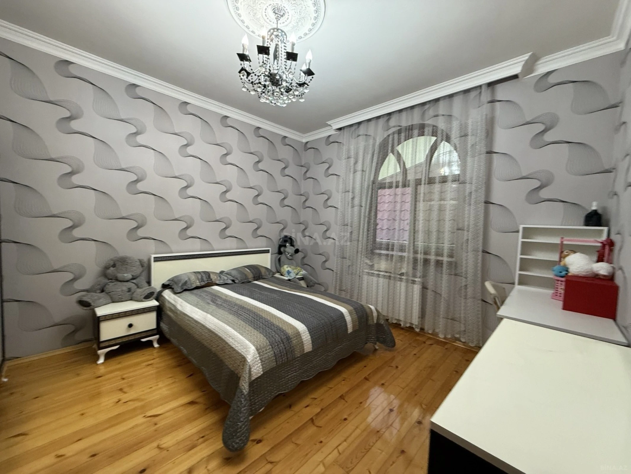 Satılır 6 otaqlı həyət evi 250 m²