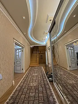 Satılır 6 otaqlı həyət evi 250 m²