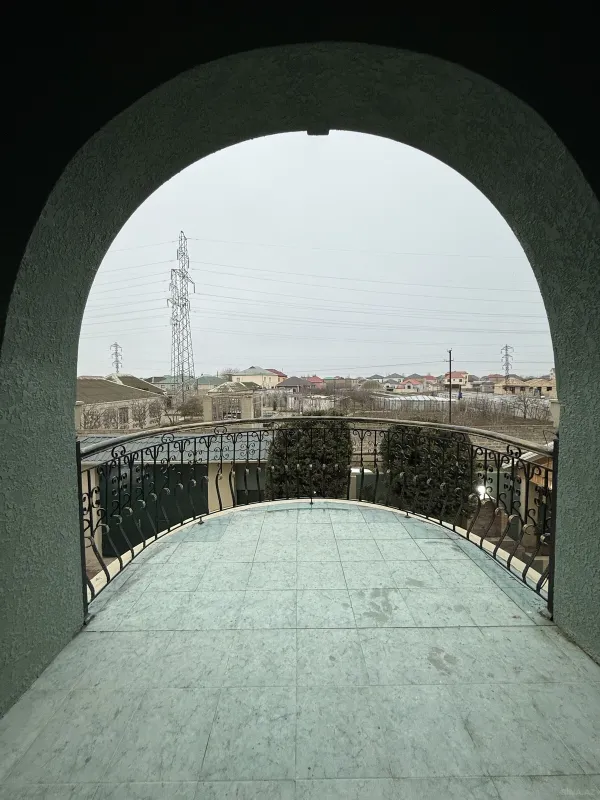 Satılır 6 otaqlı həyət evi 250 m²