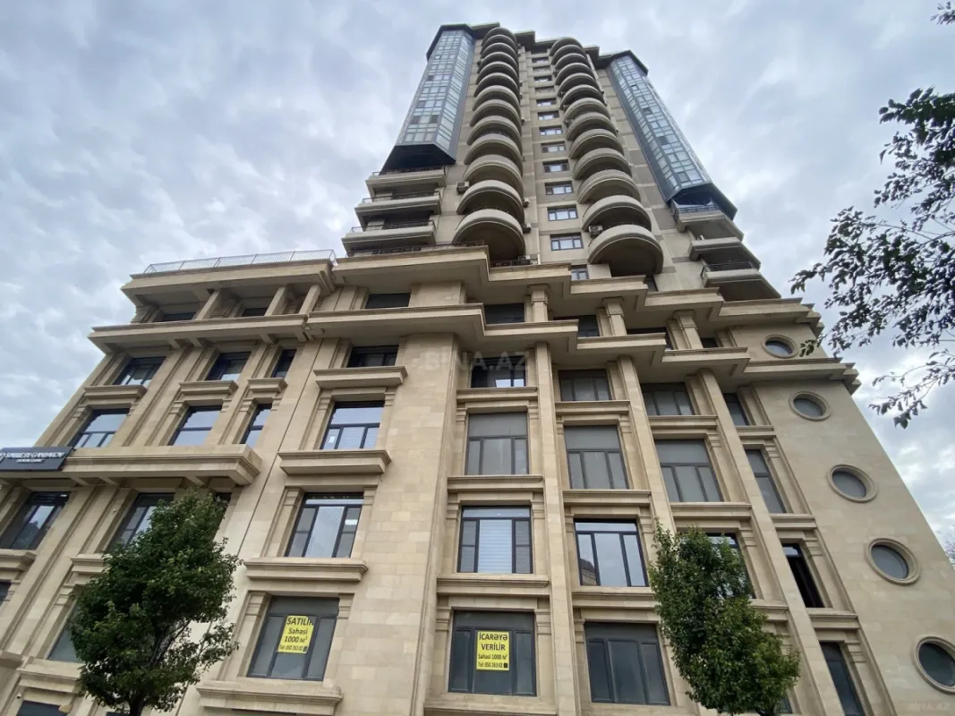 Satılır 4 otaqlı mənzil 210 m²