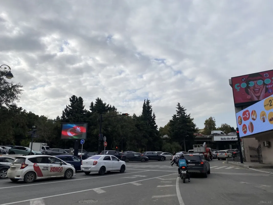 Satılır 4 otaqlı mənzil 210 m²