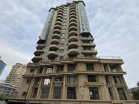 Satılır 4 otaqlı mənzil 210 m² — Bakı, Nizami 4 otaq 210.00 m²