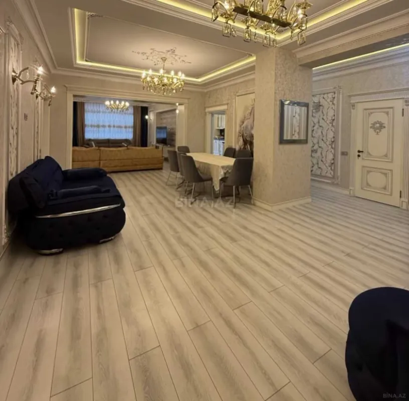 Satılır 4 otaqlı mənzil 210 m²