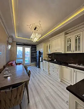 Satılır 4 otaqlı mənzil 210 m²